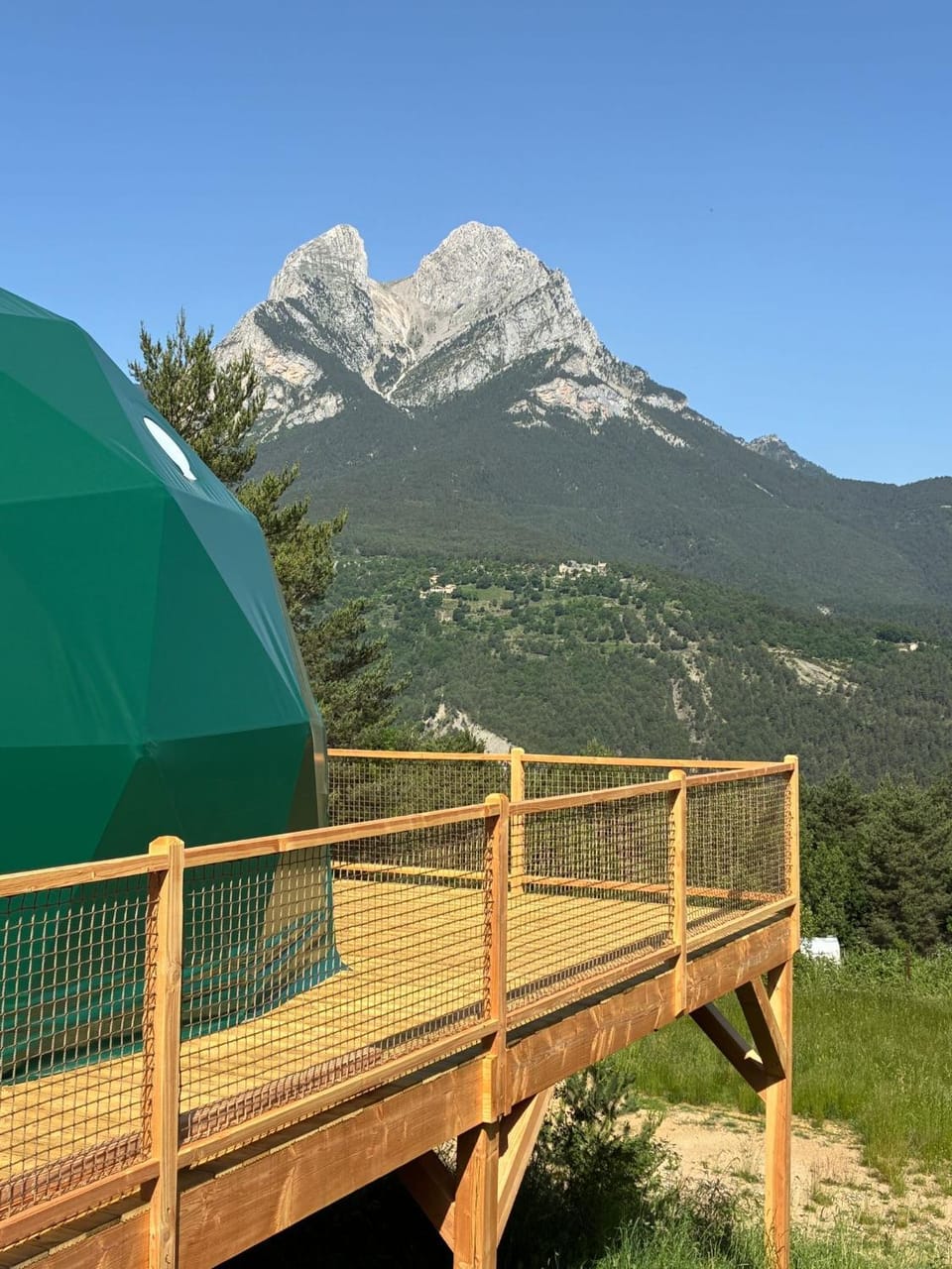 Nearby landmark, Natural landscape, Mountain view