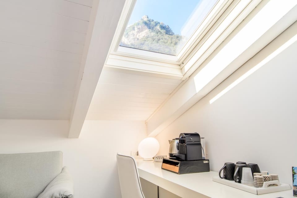 Coffee/tea facilities, minibar
