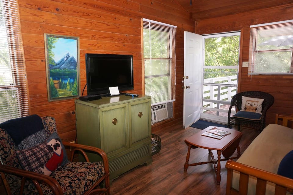 Bandits Hideaway-The Loft House in Wimberley