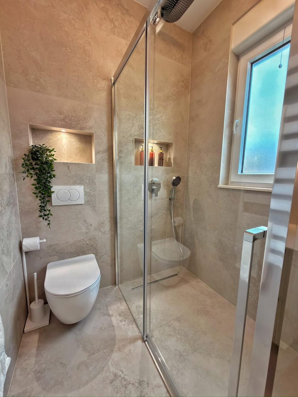 Shower, Toilet, Bathroom, towels