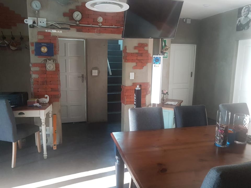 Communal lounge/ TV room, Lobby or reception