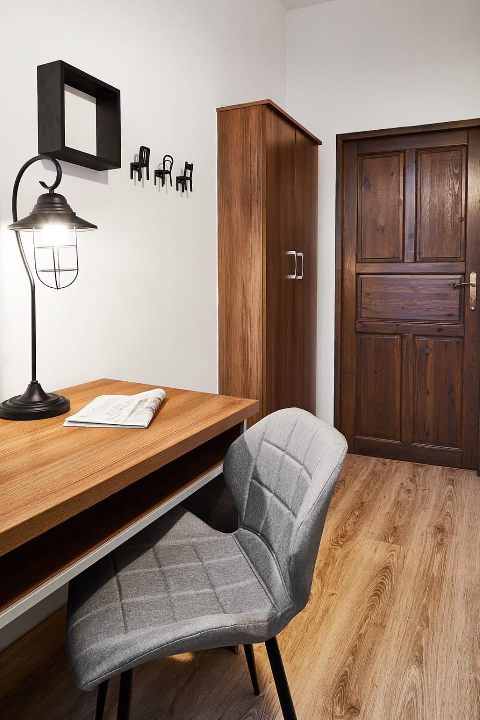 Photo of the whole room, Seating area, Bedroom
