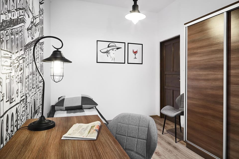Photo of the whole room, Seating area, Bedroom