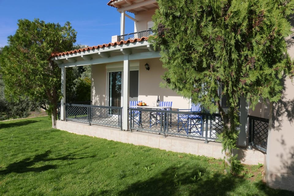 Property building, Garden, Balcony/Terrace