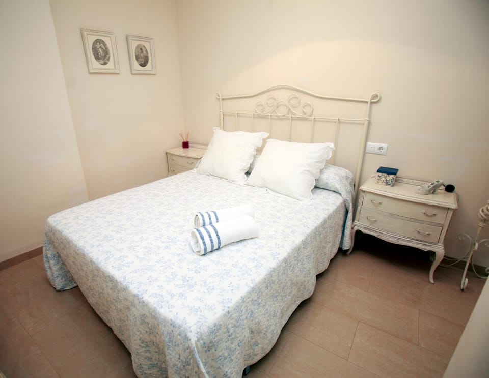 Bed, Photo of the whole room