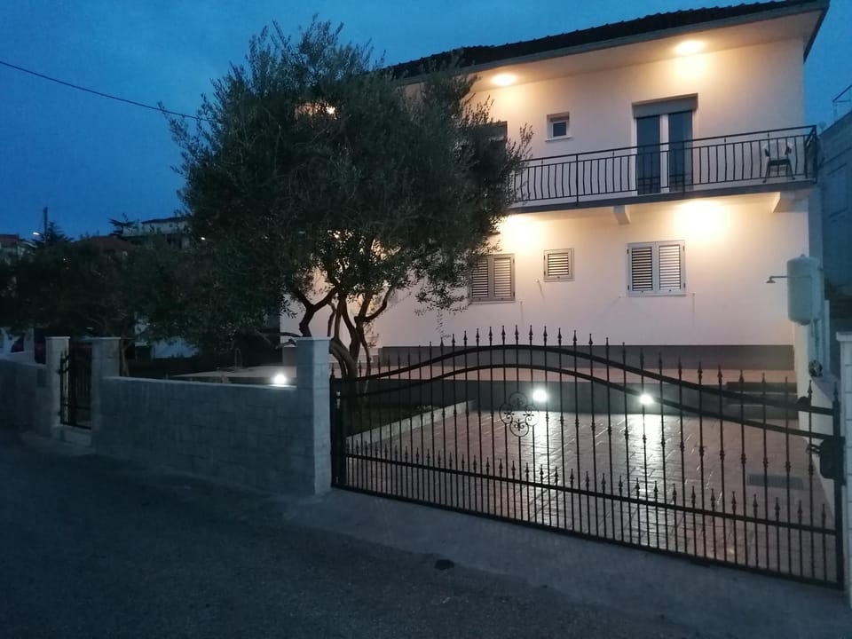 APARTMENT KATARINA Apartment in Okrug Gornji