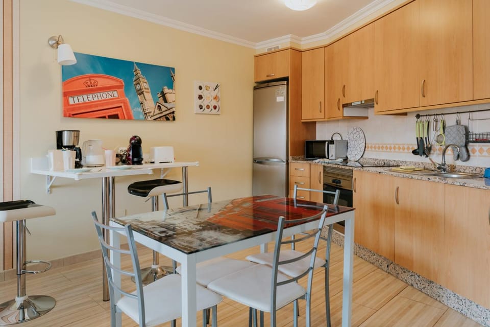Dining area, kitchen