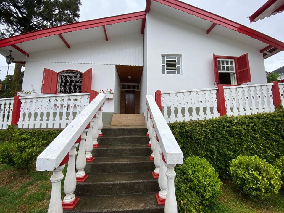 Property building, Patio, Facade/entrance, Garden
