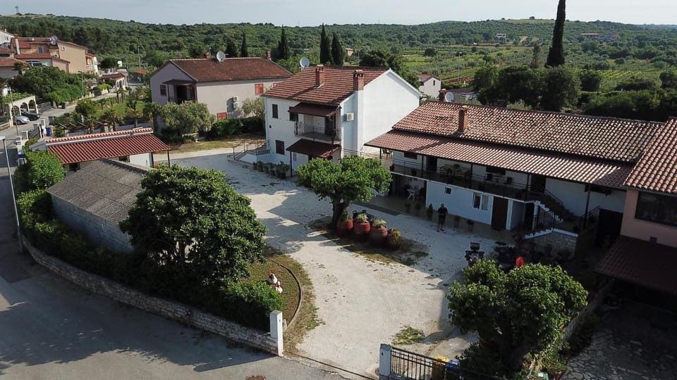 Day, Natural landscape, Street view, Location