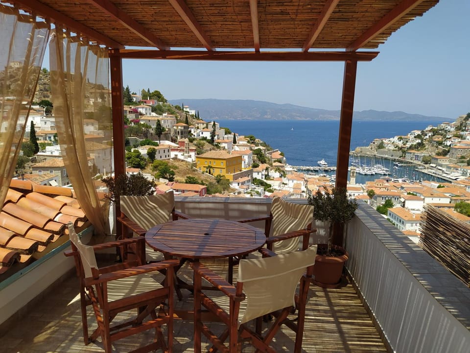 Hydra's View House House in Islands