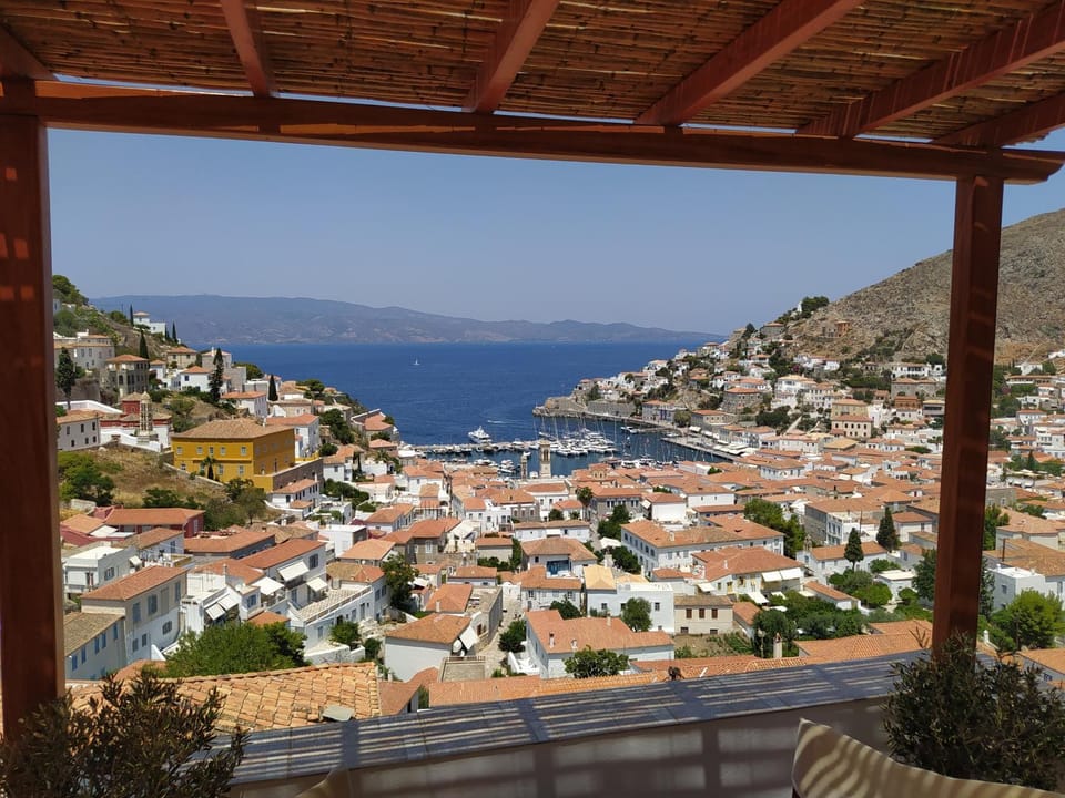 Hydra's View House House in Islands