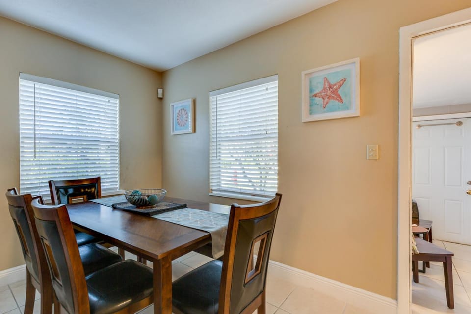 The oasis near the cruise & airport - By Avi House in Dania Beach