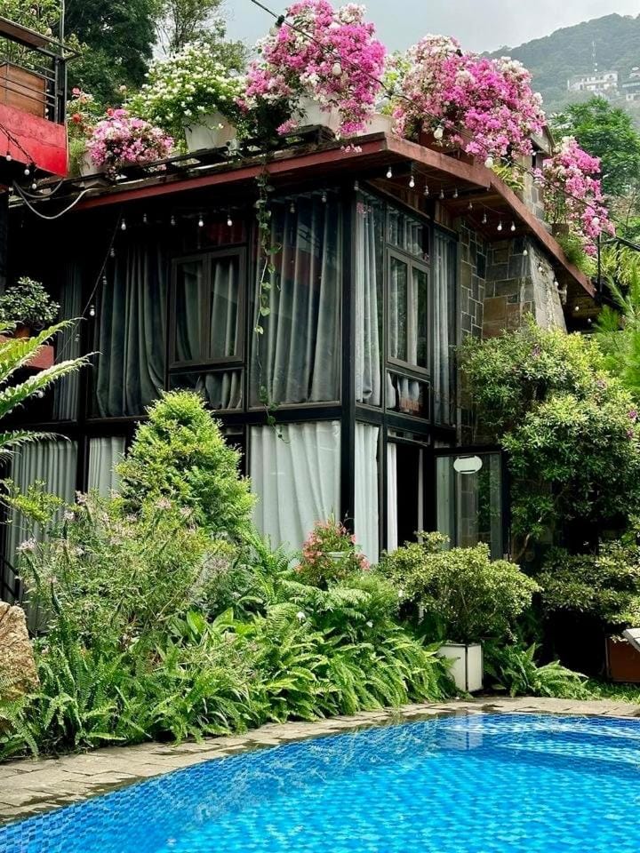 Bách Xanh House. Nhà ống khói Apartment in Laos