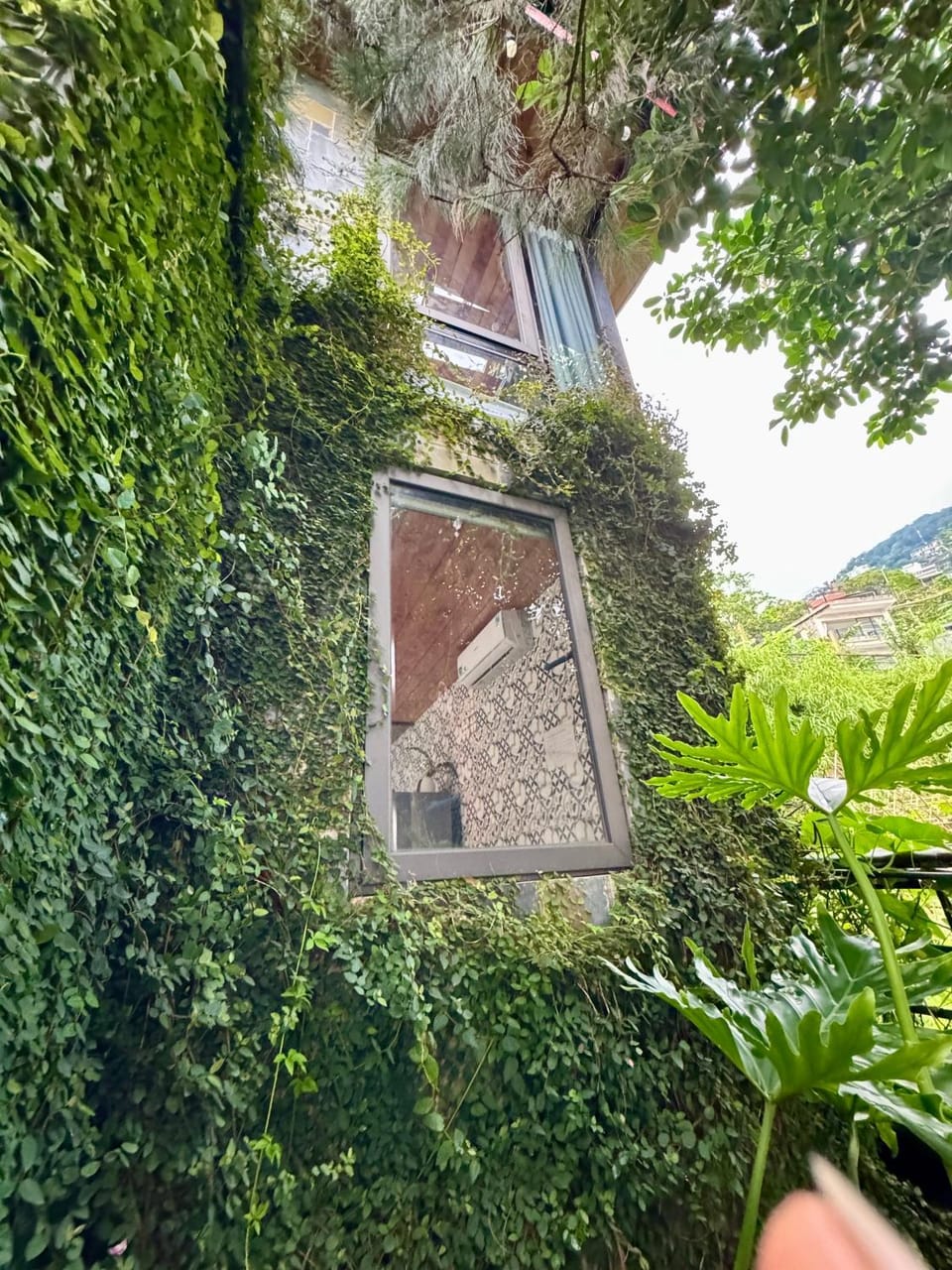Bách Xanh House. Nhà ống khói Apartment in Laos