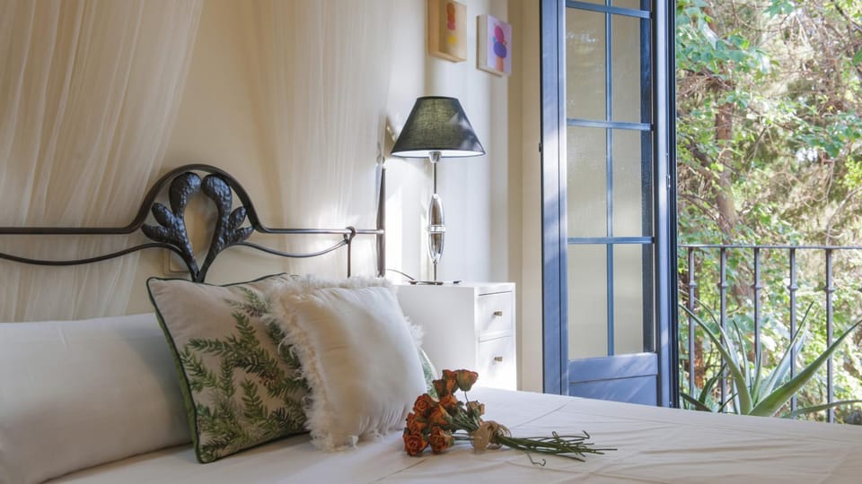 Bed, View (from property/room), Balcony/Terrace, Photo of the whole room, Bedroom