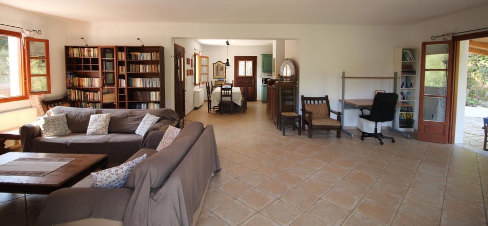 Living room, Seating area