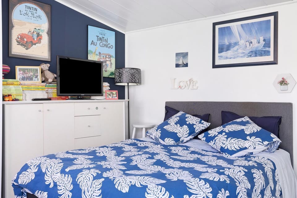 Living room, Bedroom