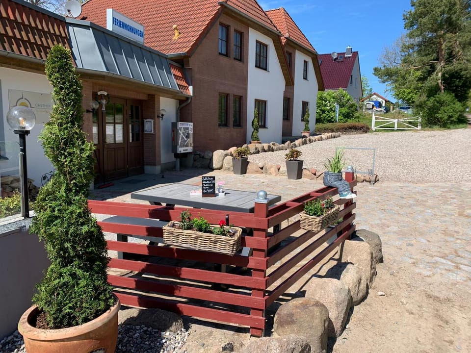 Property building, Restaurant/places to eat