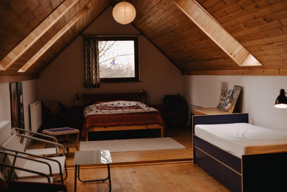 Bed, Photo of the whole room, Seating area, Bedroom