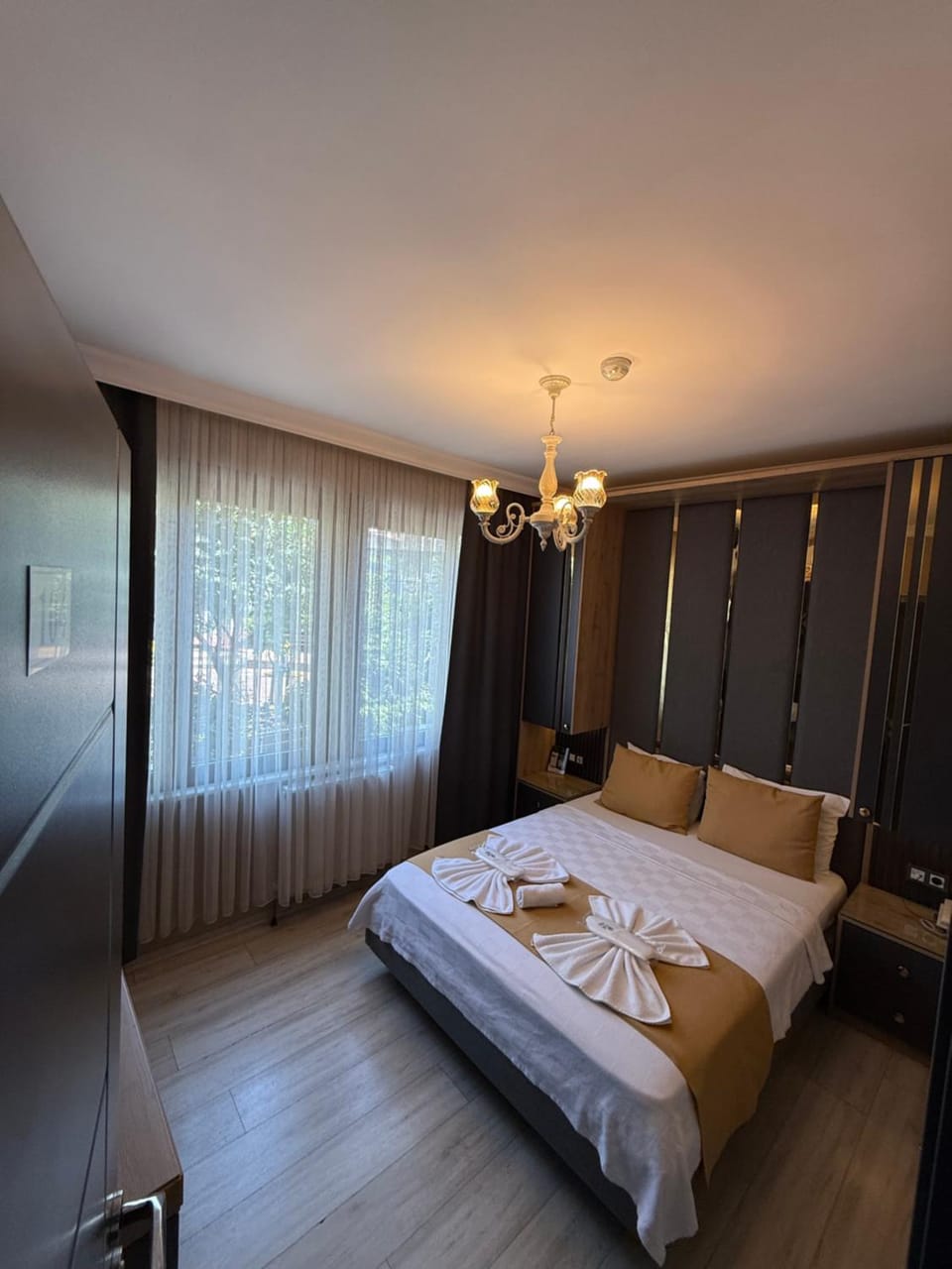 Bed, Bathroom, Photo of the whole room, Bedroom, locker, towels, wardrobe, air conditioner