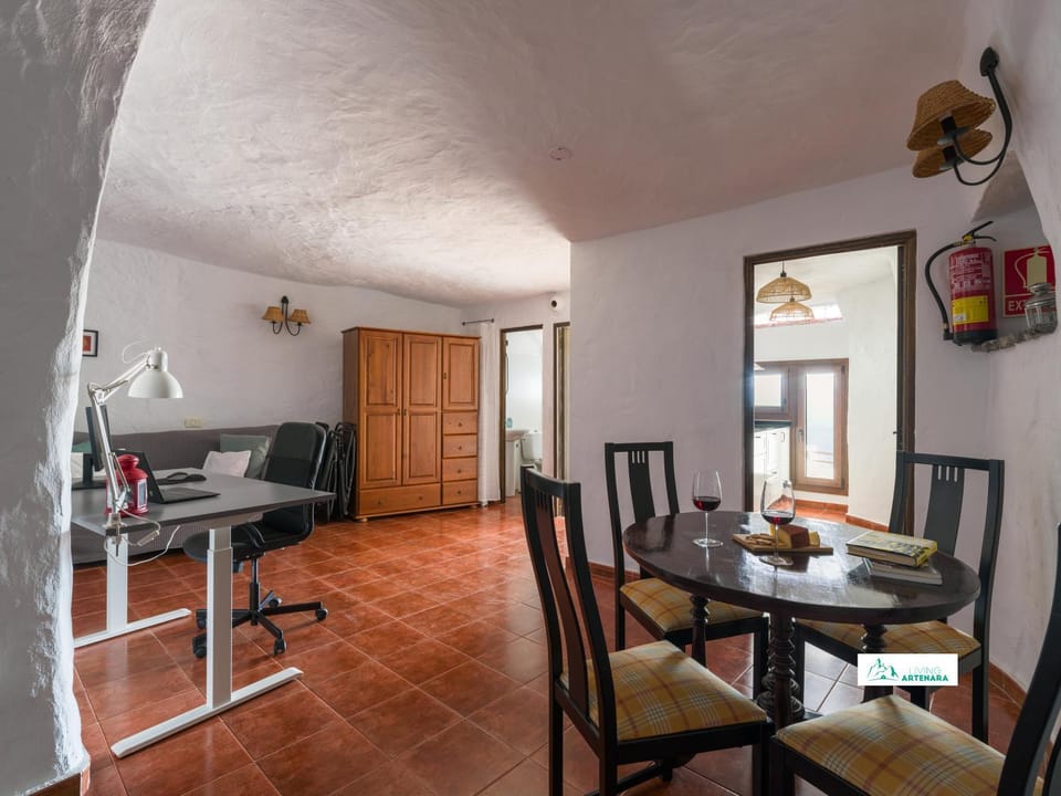 Kitchen or kitchenette, Seating area, Dining area
