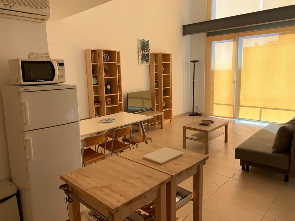 TV and multimedia, Kitchen or kitchenette, Living room, Seating area, Dining area, air conditioner