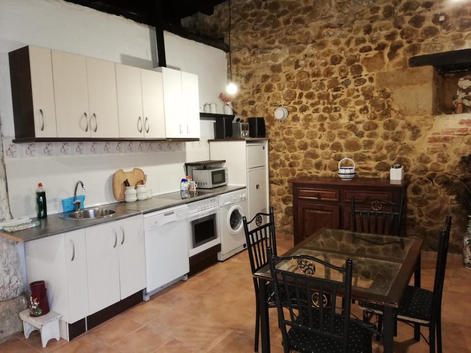 Algarabiastaying 2 granja San Julián House in Cantabria