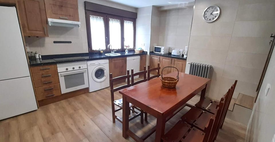 Kitchen or kitchenette, dishwasher, oven, pet friendly, stove, toaster, washing machine