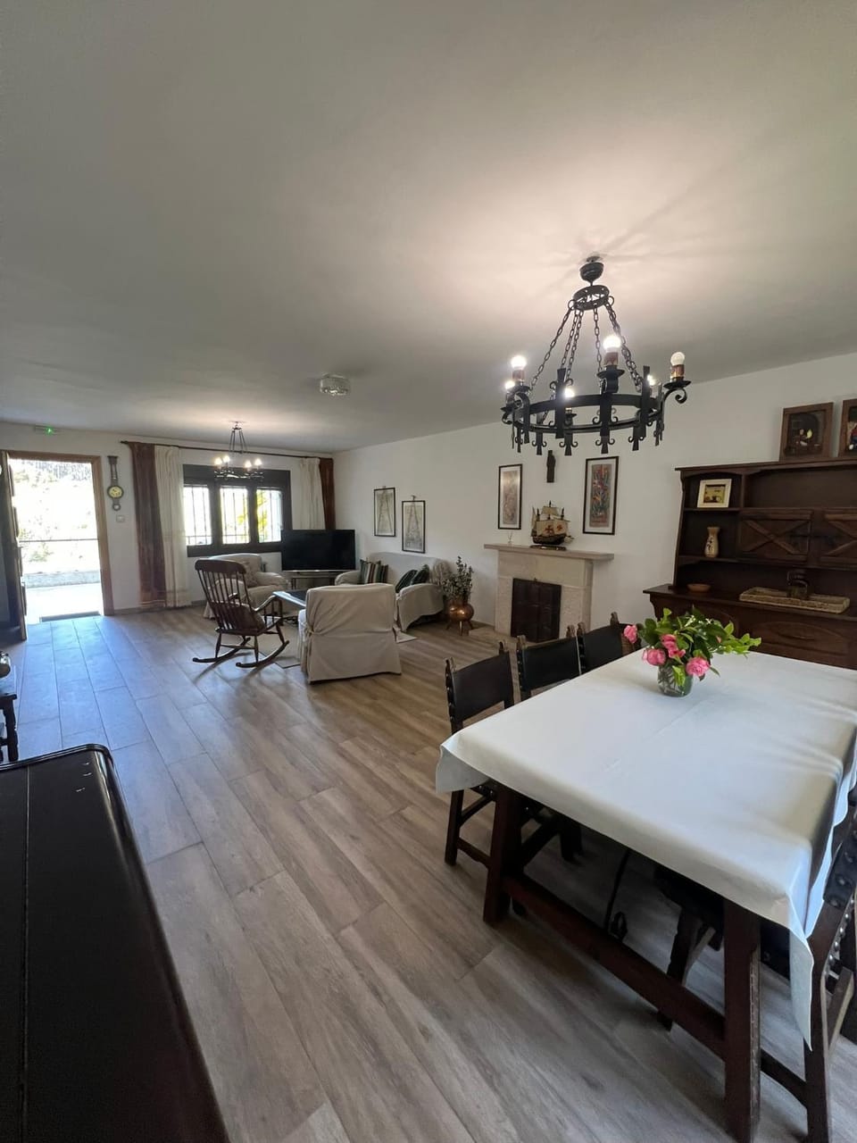 Living room, Dining area