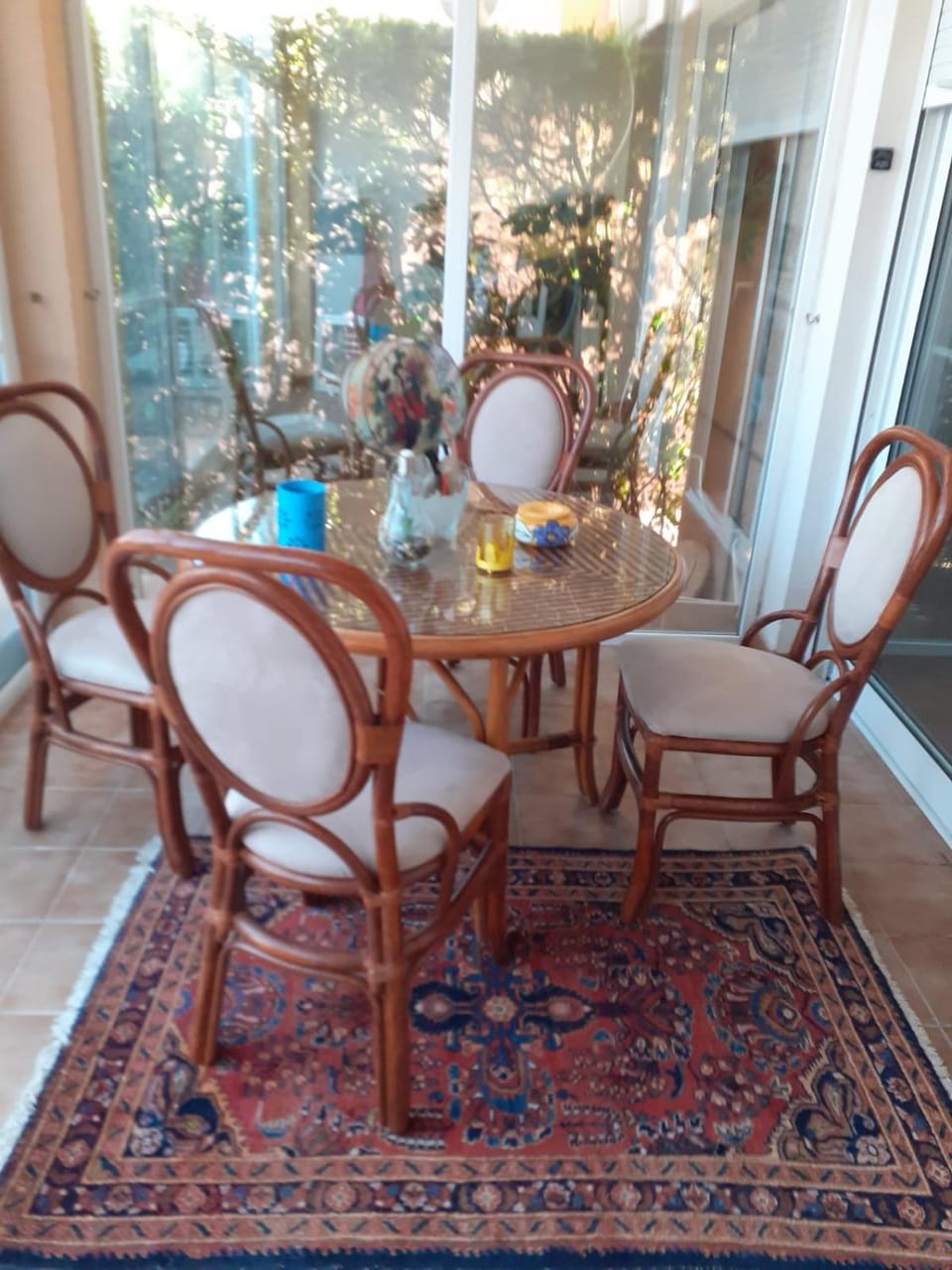 Seating area, Dining area