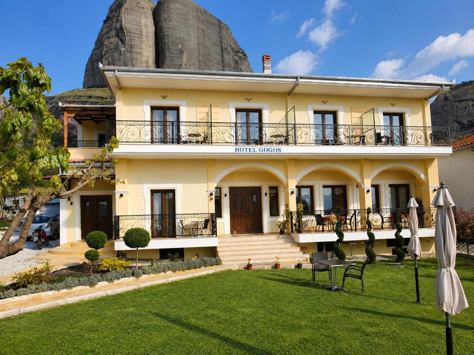 Property building, Garden, Garden view, Mountain view