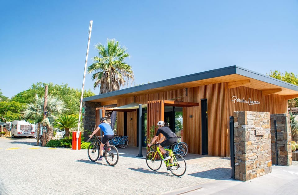 Au Paradis des Campeurs Campground/ 
RV Resort in Roquebrune-sur-Argens