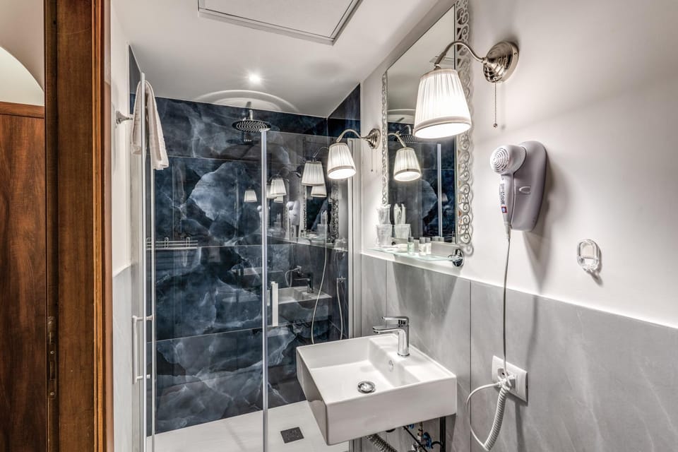 Shower, Bathroom, towels