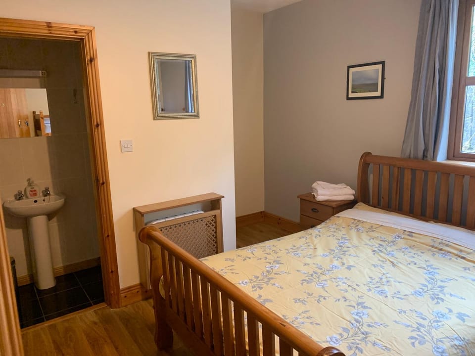 Clare's Rock Self-catering Accommodation Hostel in County Clare