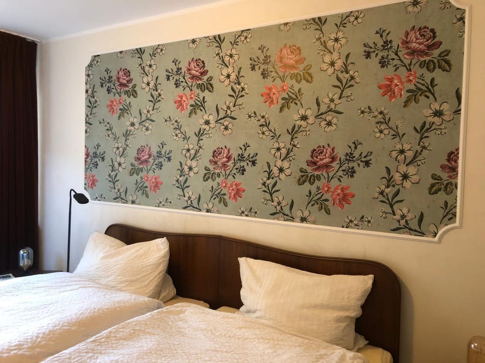 TV and multimedia, Photo of the whole room, Bedroom