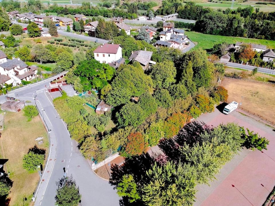 Property building, Day, Natural landscape, Summer, Garden