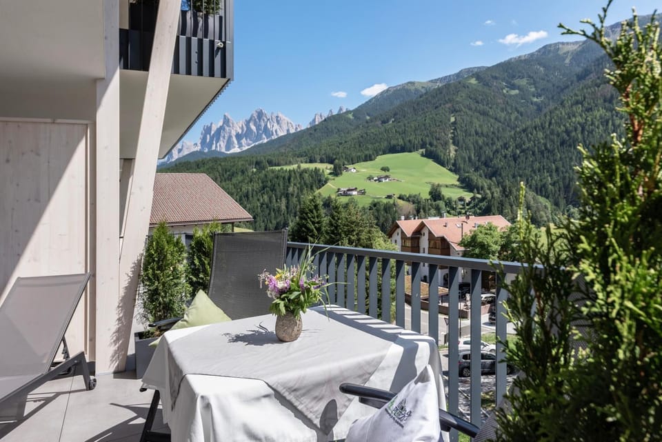 Balcony/Terrace, Garden view, Mountain view