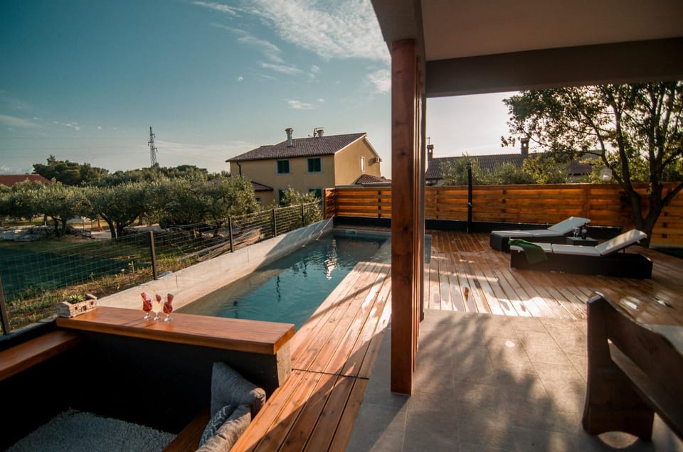 Balcony/Terrace, Lounge or bar, Seating area, Pool view, Swimming pool