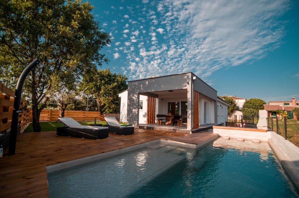 Property building, Swimming pool