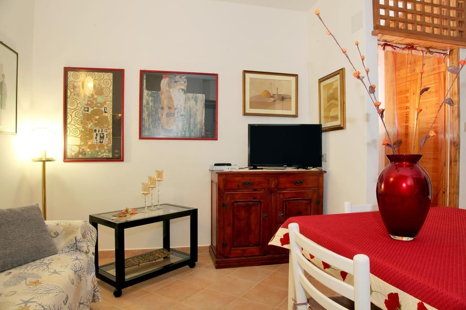 TV and multimedia, Living room, Dining area