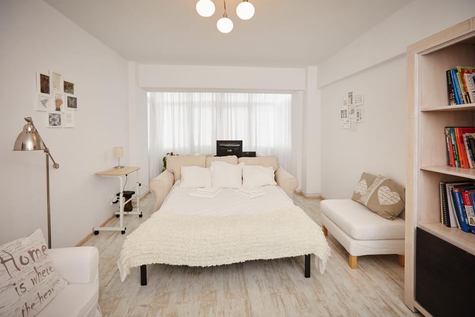 Bed, Living room, Seating area