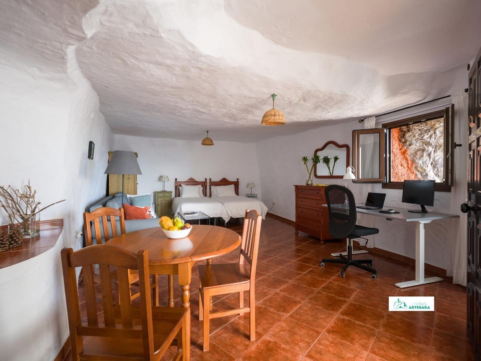 Seating area, Dining area, Bedroom