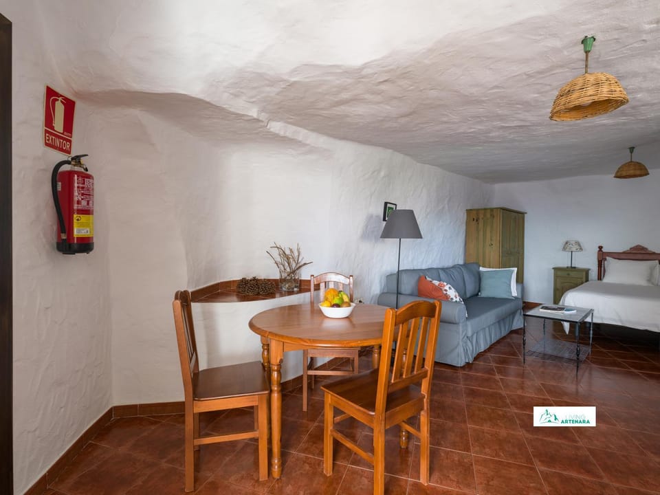 Bed, Living room, Dining area, Bedroom