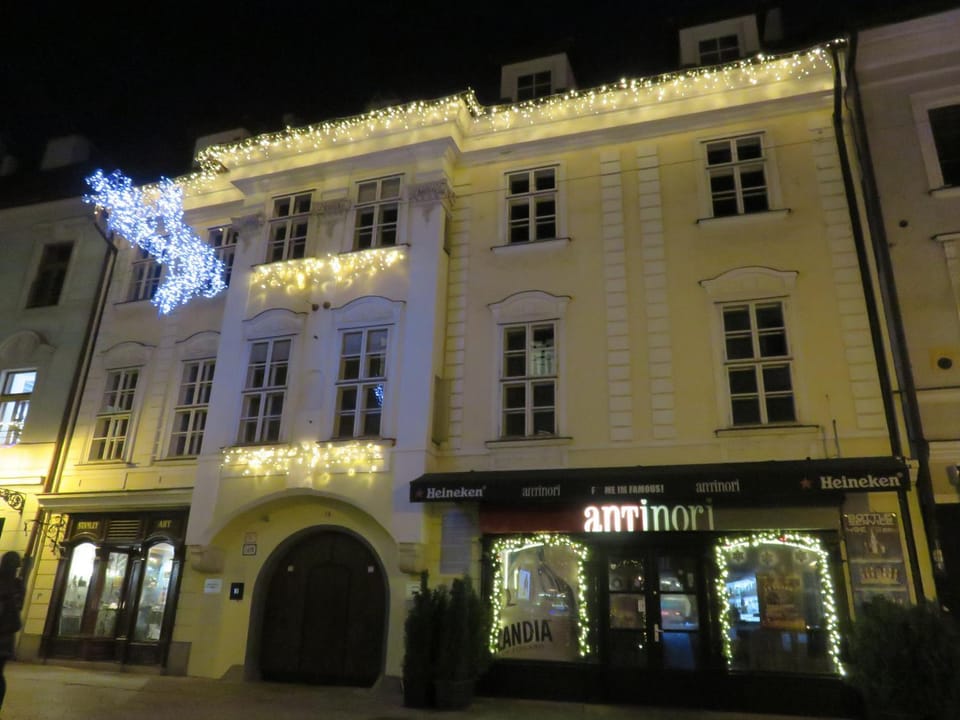 Facade/entrance