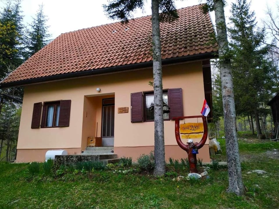 Property building, Facade/entrance