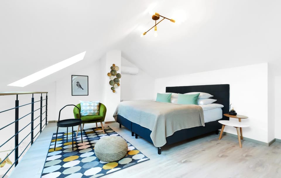 Bed, Photo of the whole room, Bedroom