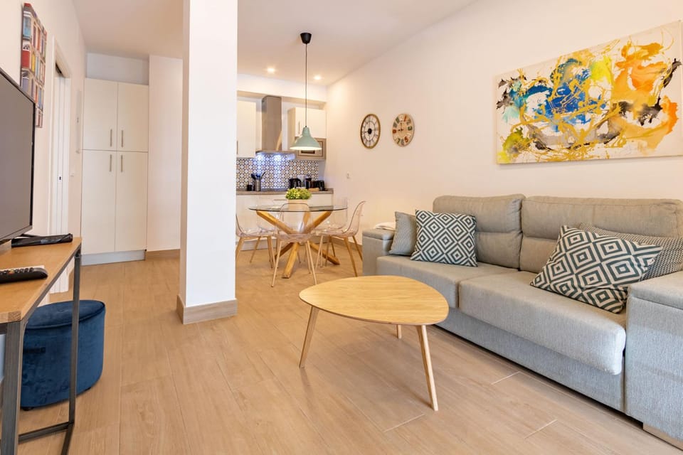 Nine O'Clock Metrosol Apartment in Seville