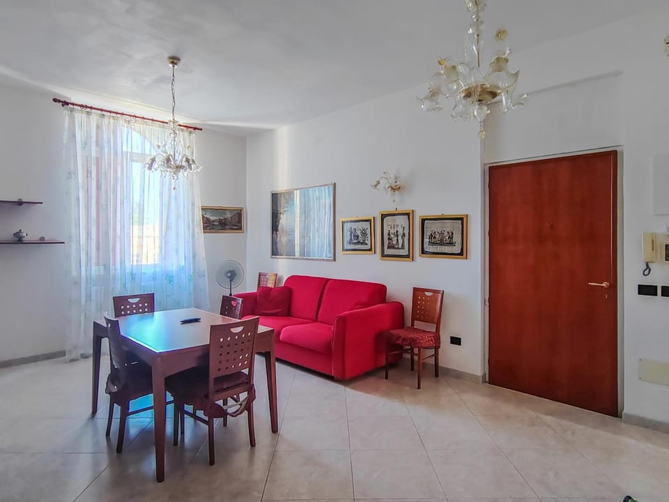 Facade/entrance, Living room, Dining area