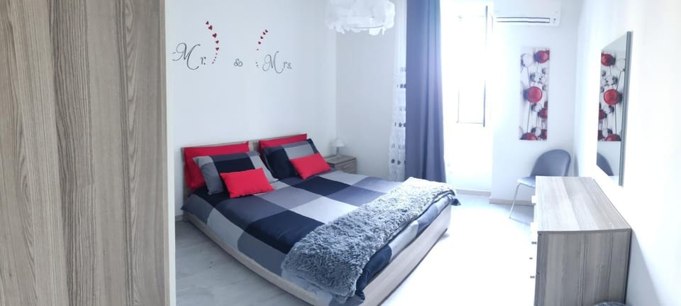 Bedroom, air conditioner
