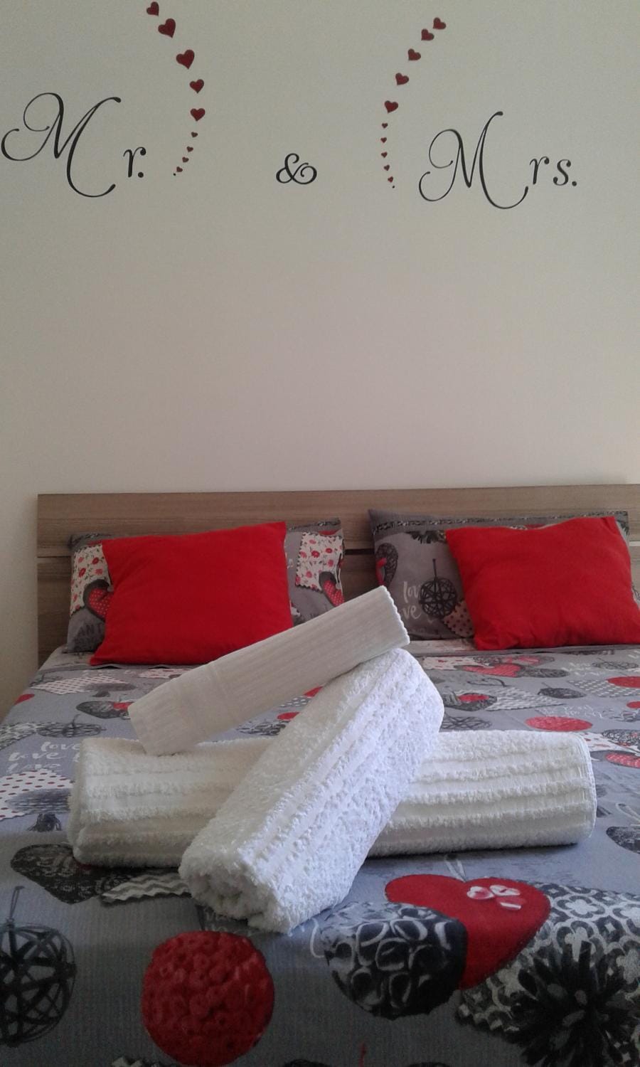 Bedroom, towels